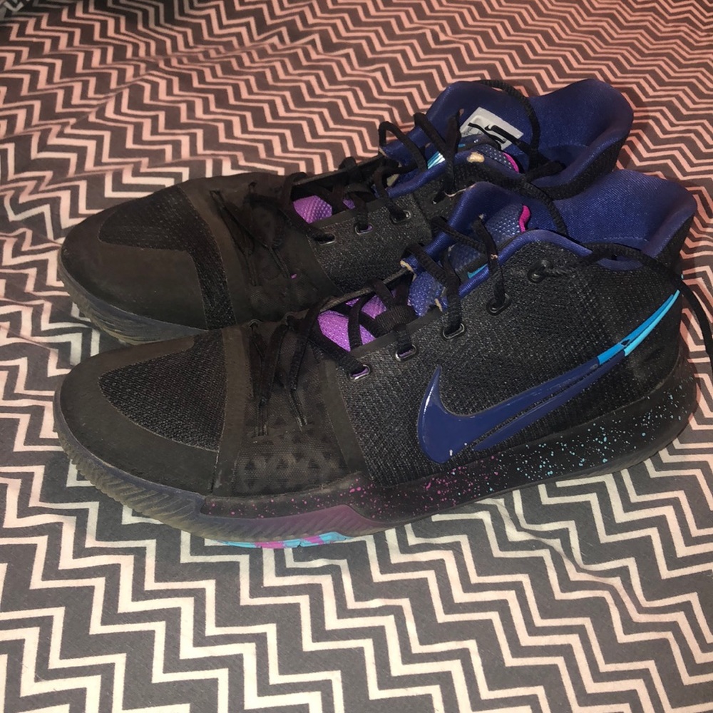Kyrie 3’s men basketball shoes